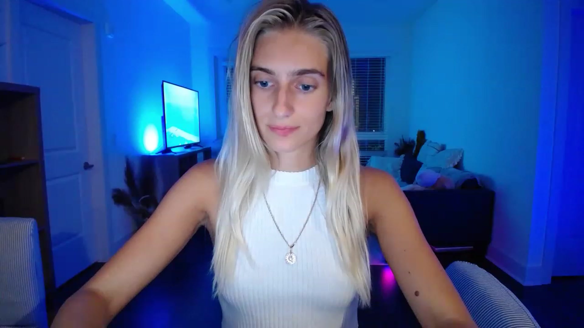 Gallery image thumbnail from Vodka_Queen's myfreecams stream on, 05/20/2023, 10:08 image 18 of 20