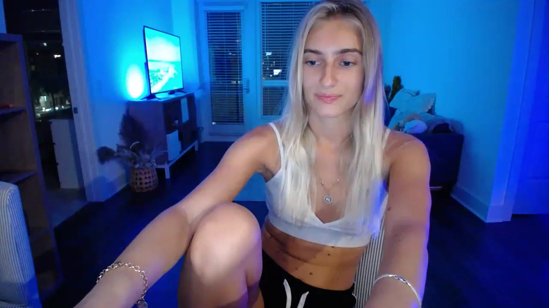 Gallery image thumbnail from Vodka_Queen's myfreecams stream on, 05/21/2023, 07:39 image 7 of 20