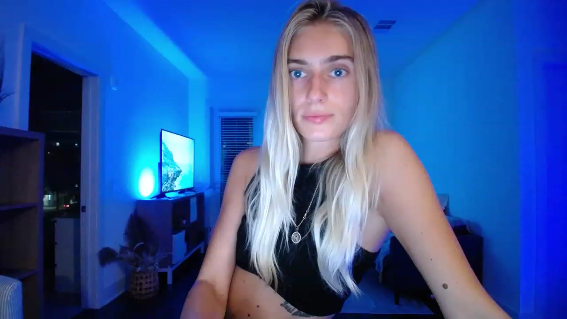 Gallery image thumbnail from Vodka_Queen's myfreecams stream on, 05/22/2023, 04:37 image 15 of 20