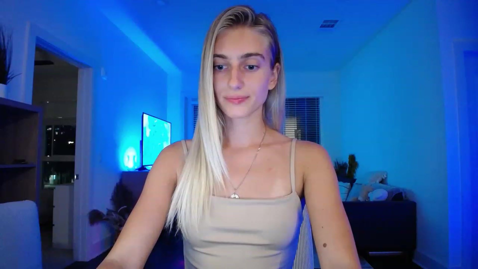 Gallery image thumbnail from Vodka_Queen's myfreecams stream on, 06/01/2023, 07:32 image 13 of 20