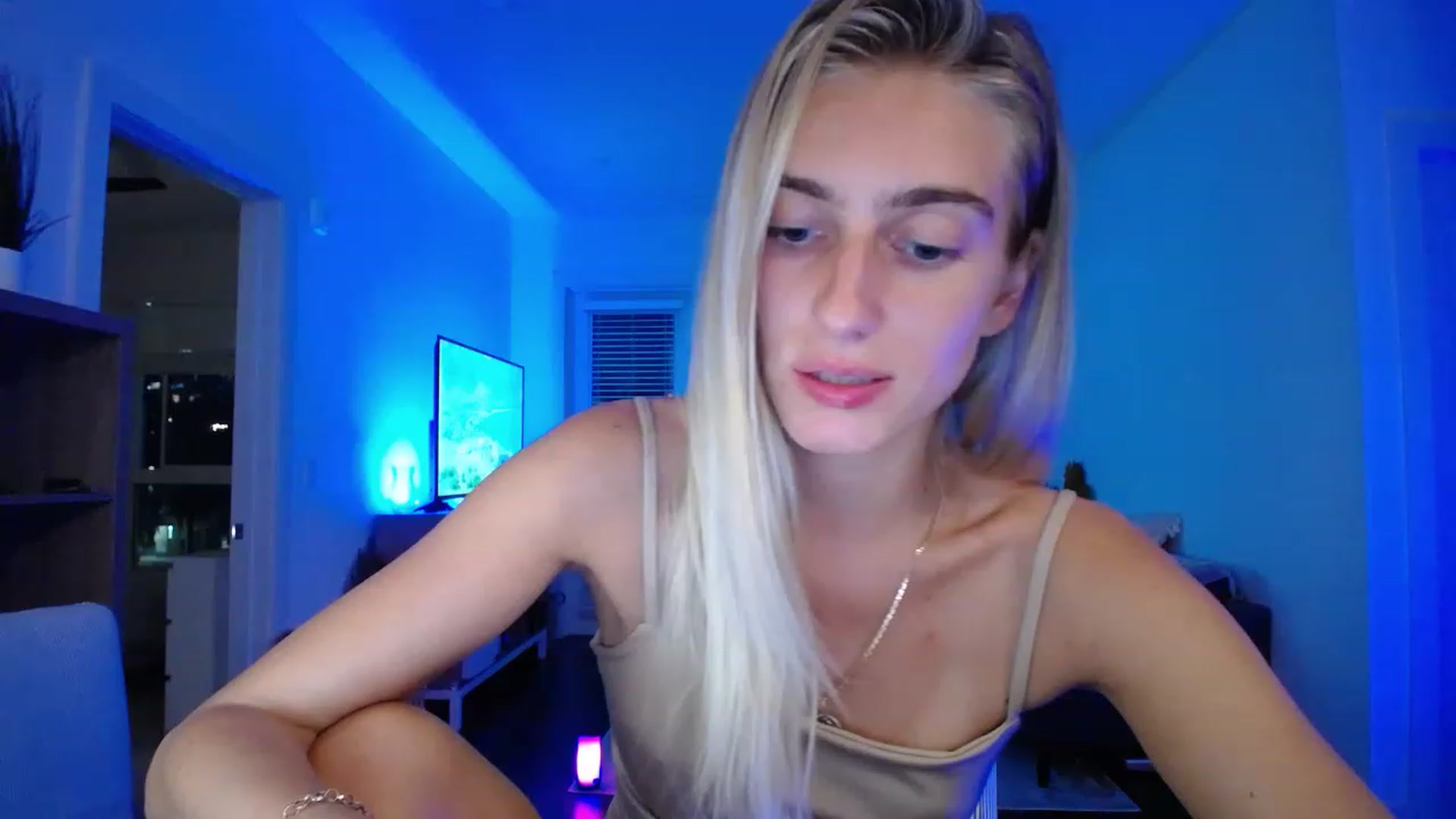 Gallery image thumbnail from Vodka_Queen's myfreecams stream on, 06/01/2023, 07:32 image 16 of 20