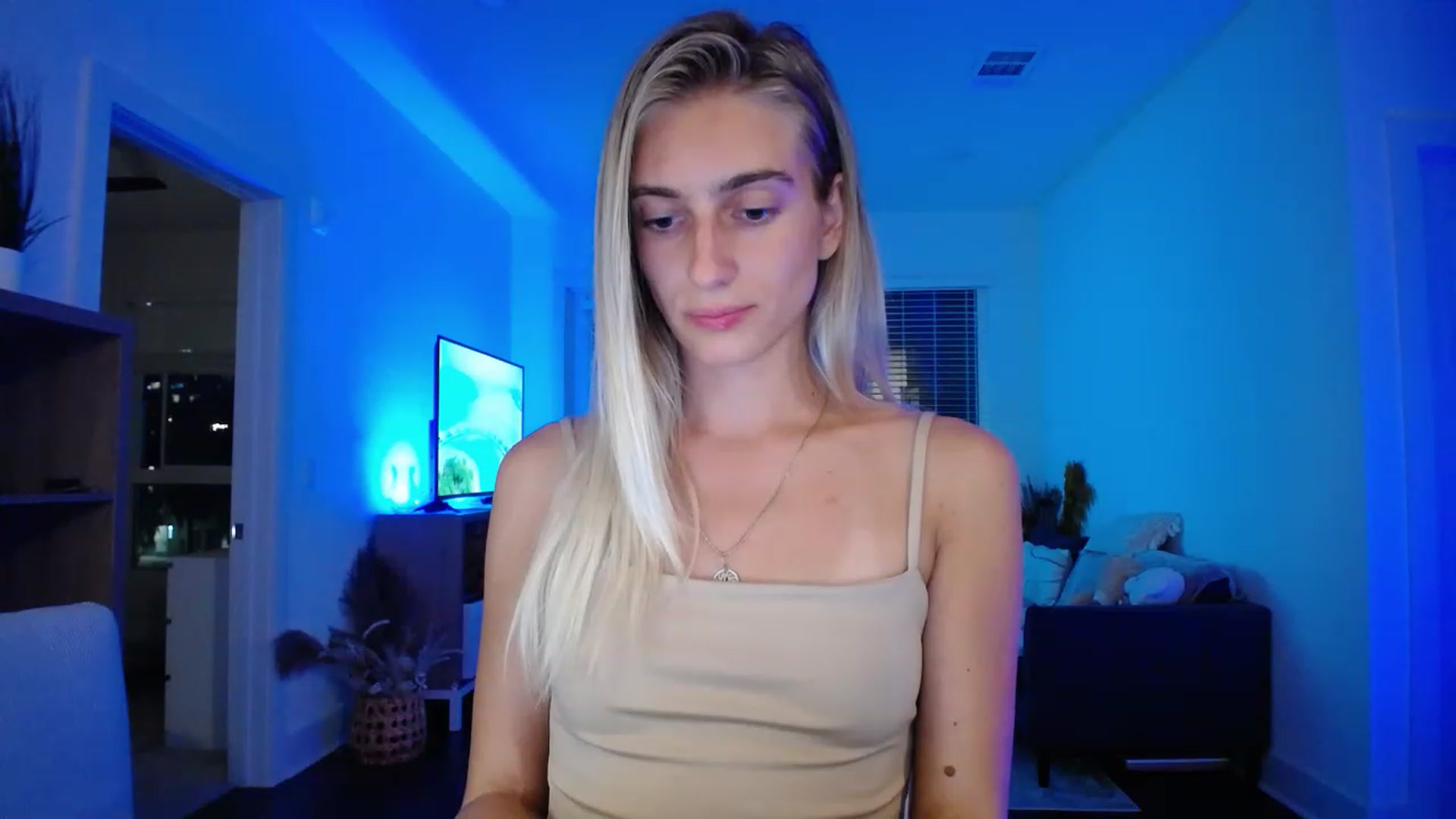 Gallery image thumbnail from Vodka_Queen's myfreecams stream on, 06/01/2023, 07:32 image 14 of 20