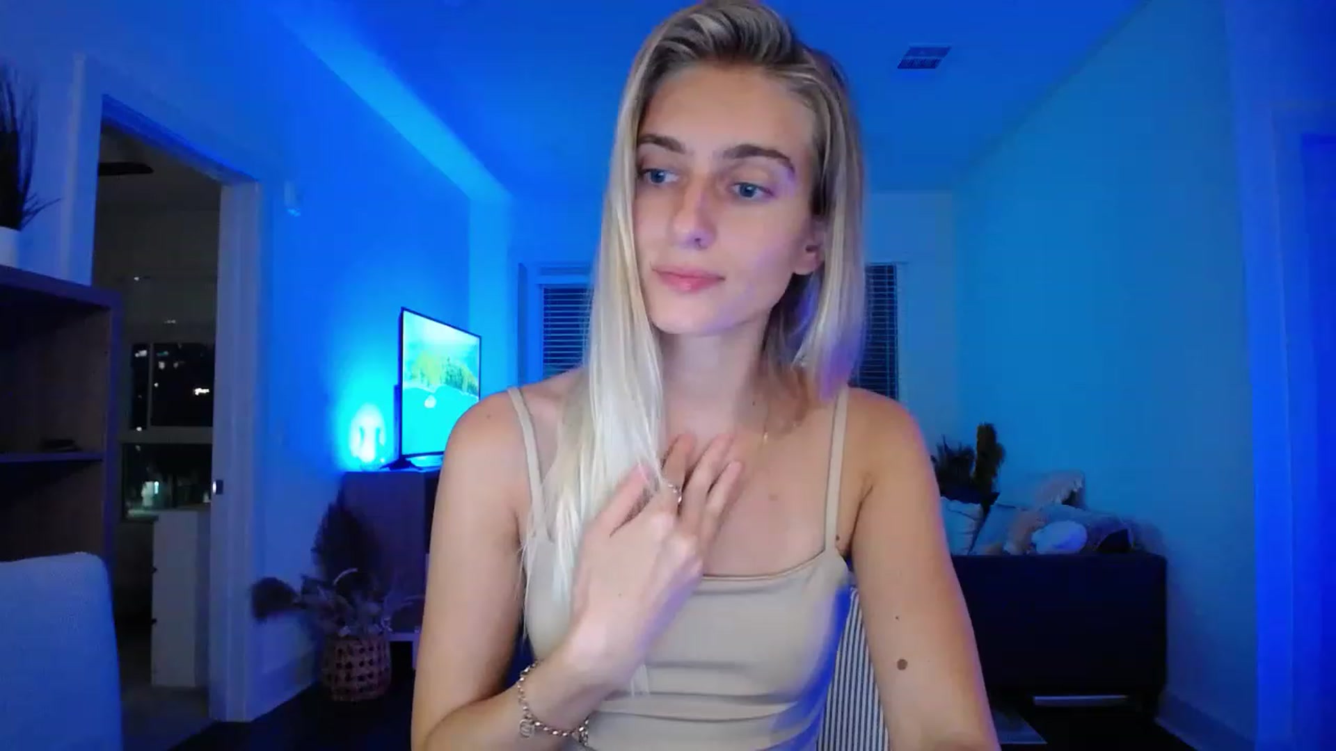 Gallery image thumbnail from Vodka_Queen's myfreecams stream on, 06/01/2023, 07:32 image 17 of 20