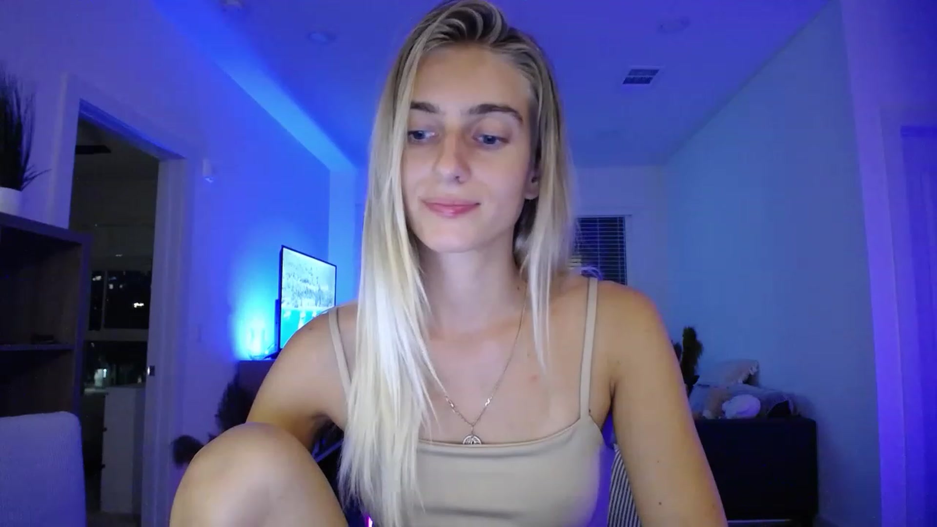 Gallery image thumbnail from Vodka_Queen's myfreecams stream on, 06/01/2023, 07:32 image 3 of 20