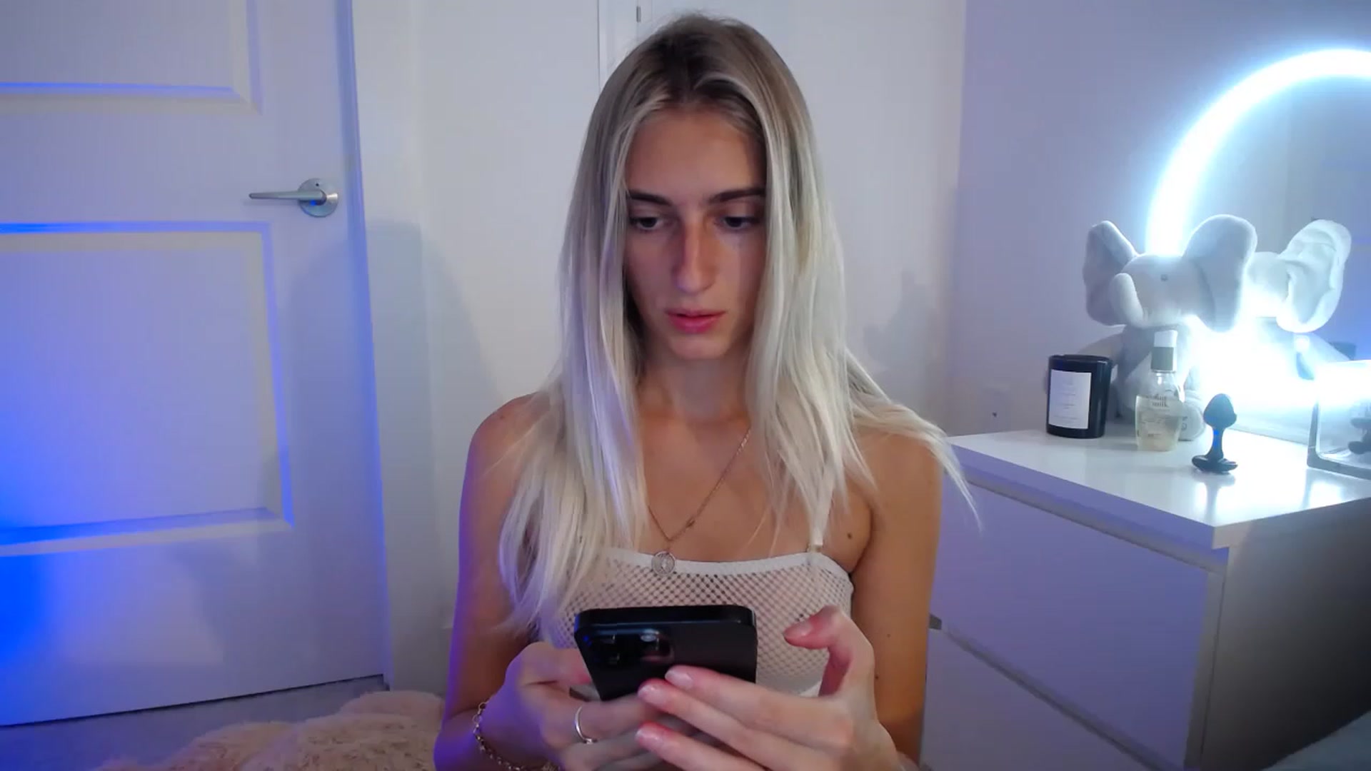 Gallery image thumbnail from Vodka_Queen's myfreecams stream on, 06/05/2023, 03:29 image 1 of 20