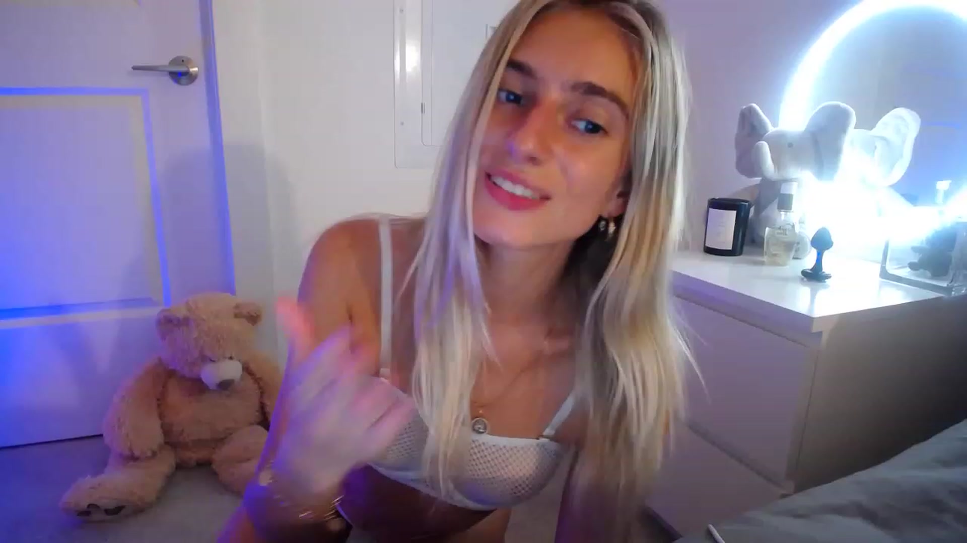 Gallery image thumbnail from Vodka_Queen's myfreecams stream on, 06/05/2023, 04:42 image 1 of 20