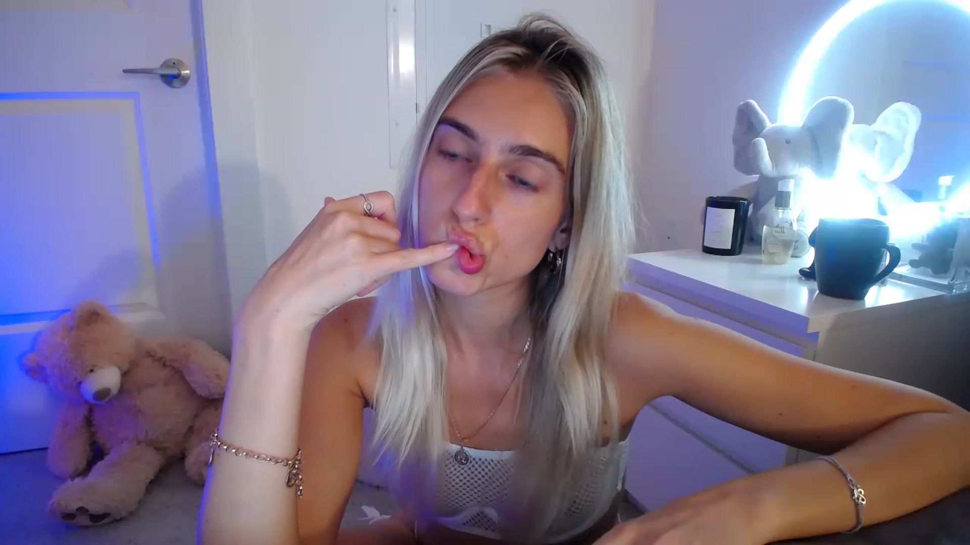 Gallery image thumbnail from Vodka_Queen's myfreecams stream on, 06/05/2023, 07:19 image 14 of 20