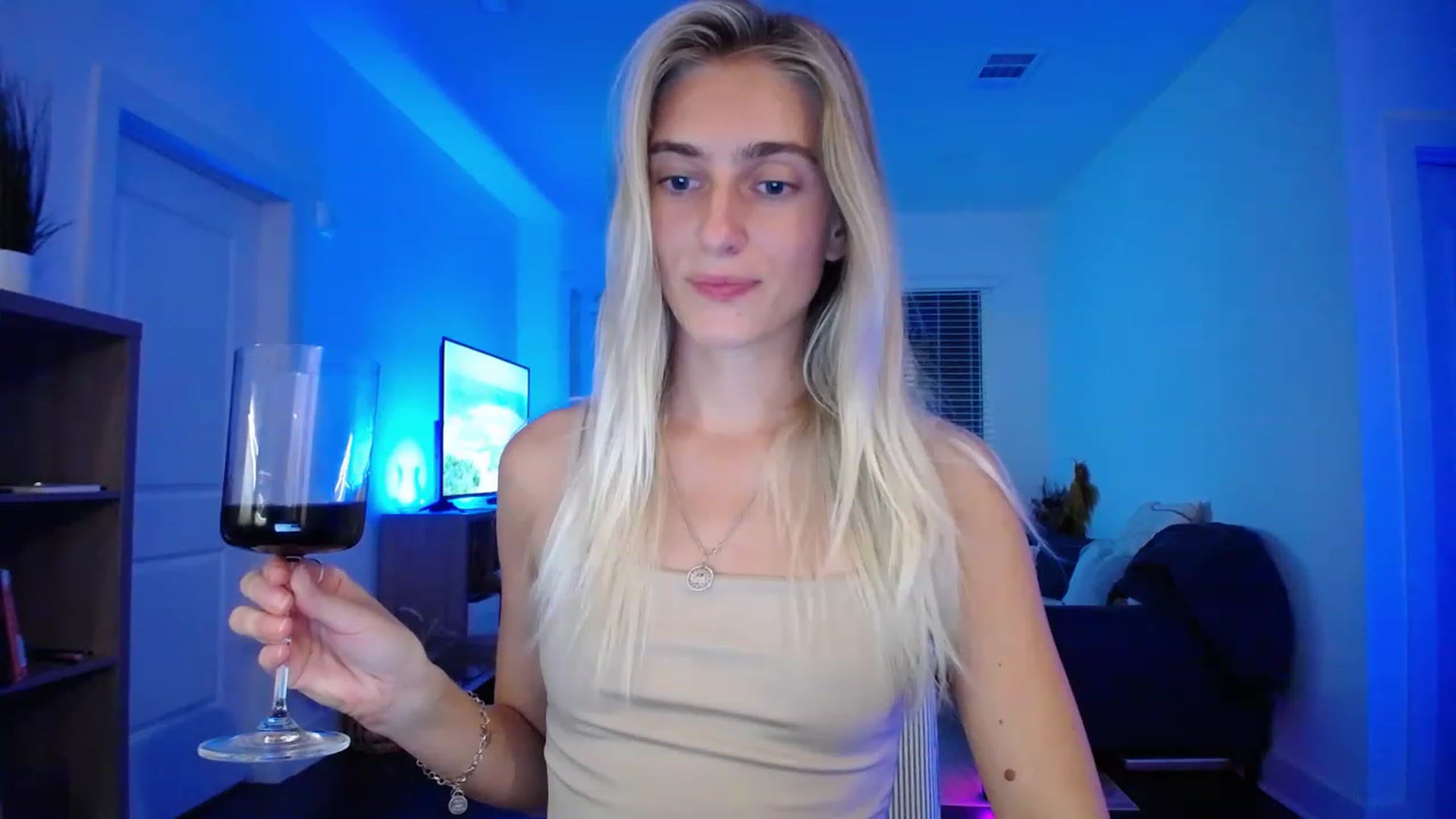 Gallery image thumbnail from Vodka_Queen's myfreecams stream on, 06/12/2023, 04:20 image 12 of 20