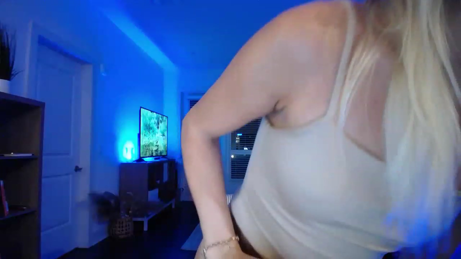Gallery image thumbnail from Vodka_Queen's myfreecams stream on, 06/12/2023, 04:20 image 19 of 20