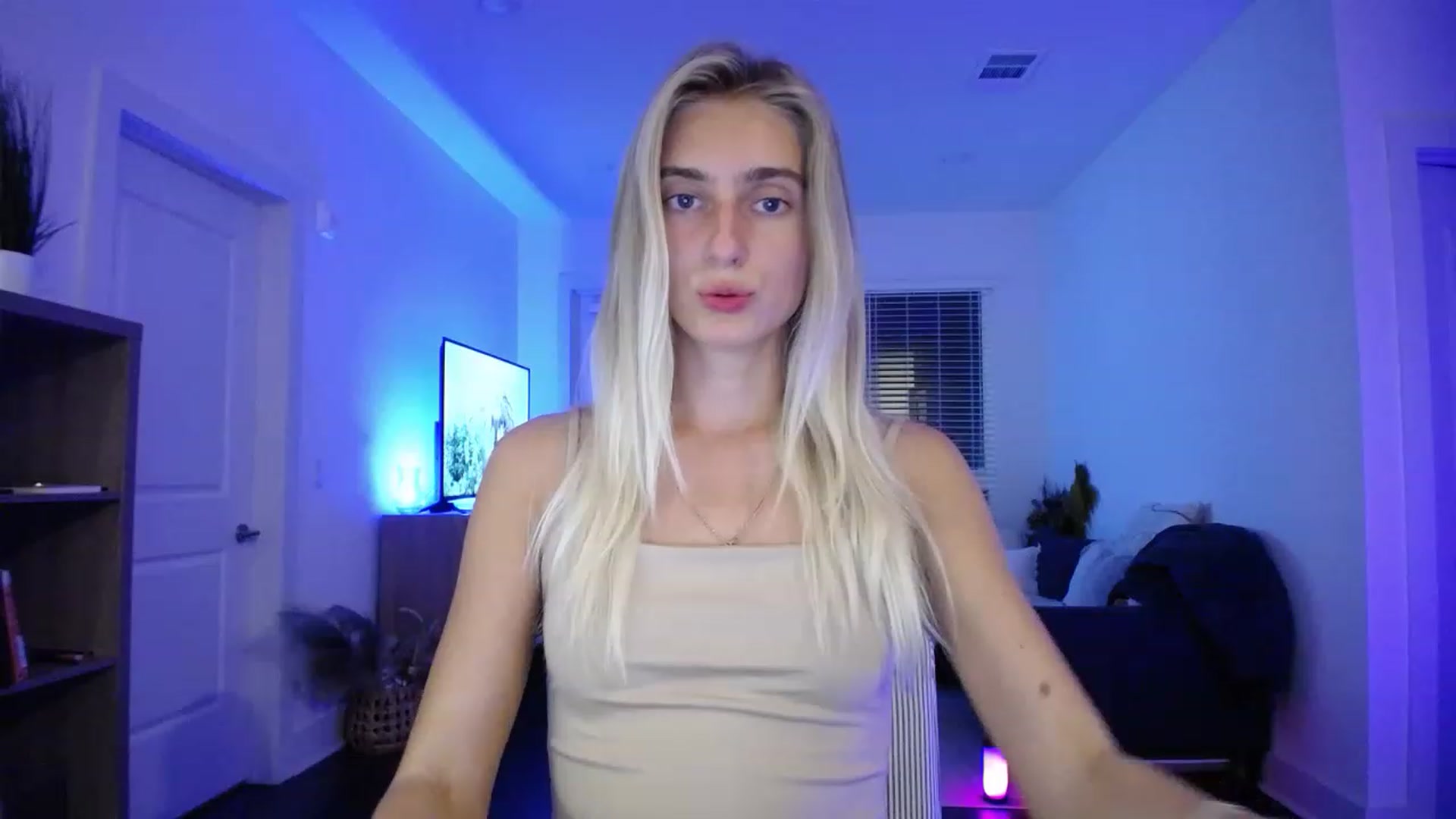 Gallery image thumbnail from Vodka_Queen's myfreecams stream on, 06/12/2023, 04:20 image 17 of 20