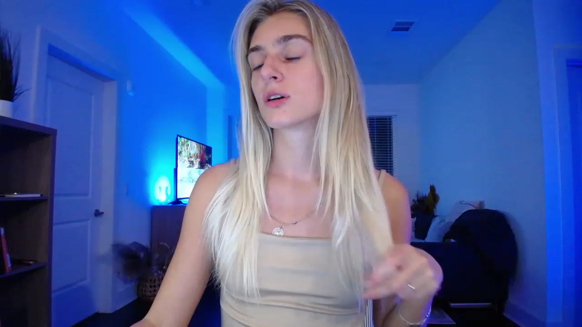 Gallery image thumbnail from Vodka_Queen's myfreecams stream on, 06/12/2023, 04:20 image 14 of 20