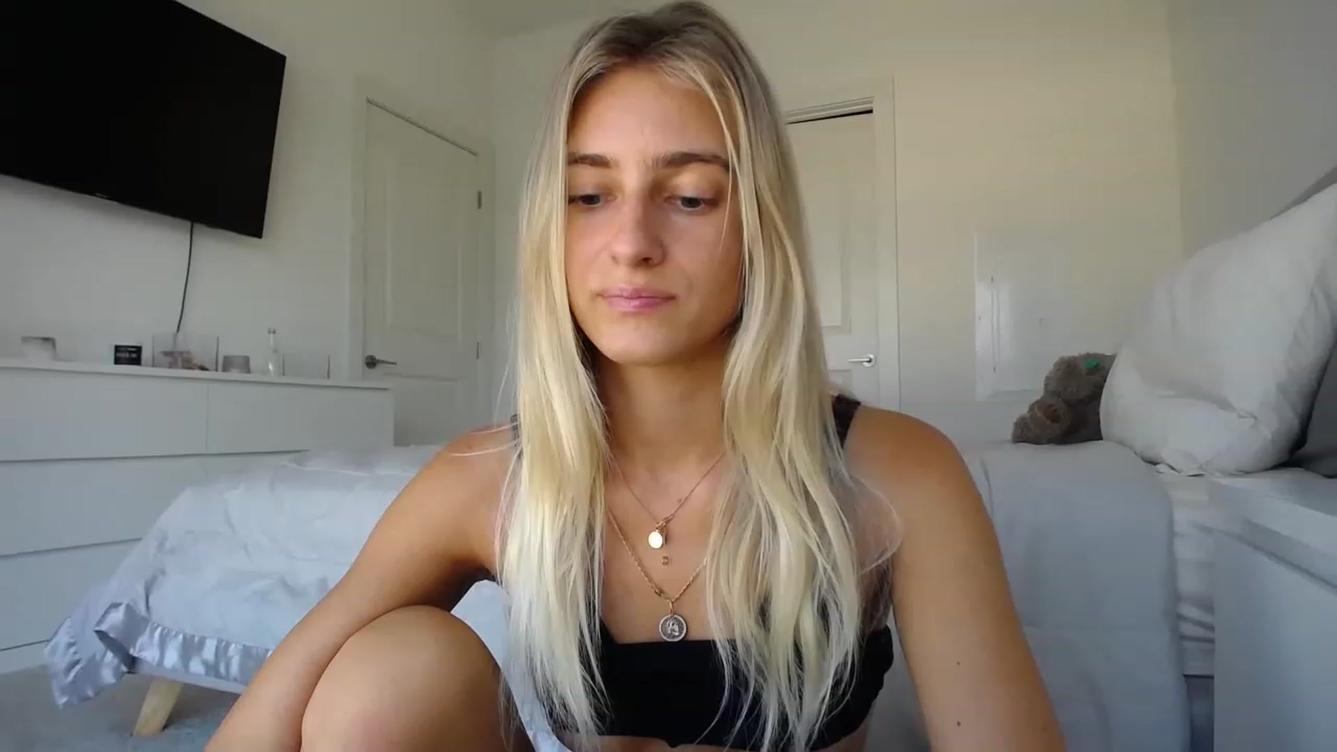 Gallery image thumbnail from Vodka_Queen's myfreecams stream on, 08/05/2023, 24:17 image 12 of 20