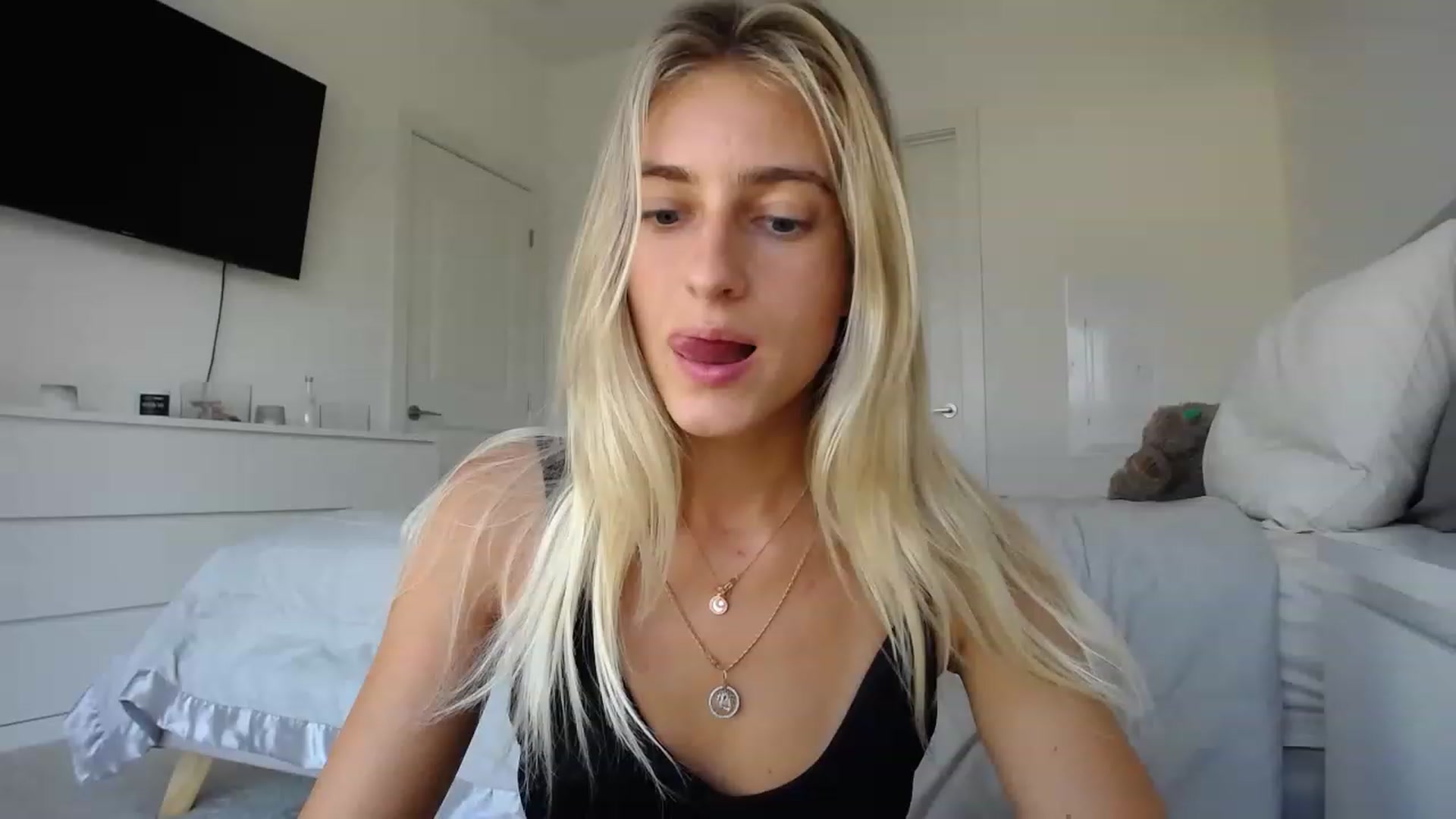 Gallery image thumbnail from Vodka_Queen's myfreecams stream on, 08/05/2023, 24:17 image 20 of 20