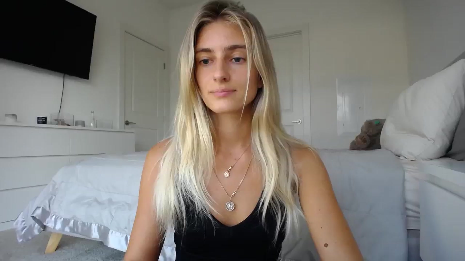 Gallery image thumbnail from Vodka_Queen's myfreecams stream on, 08/05/2023, 03:07 image 7 of 20