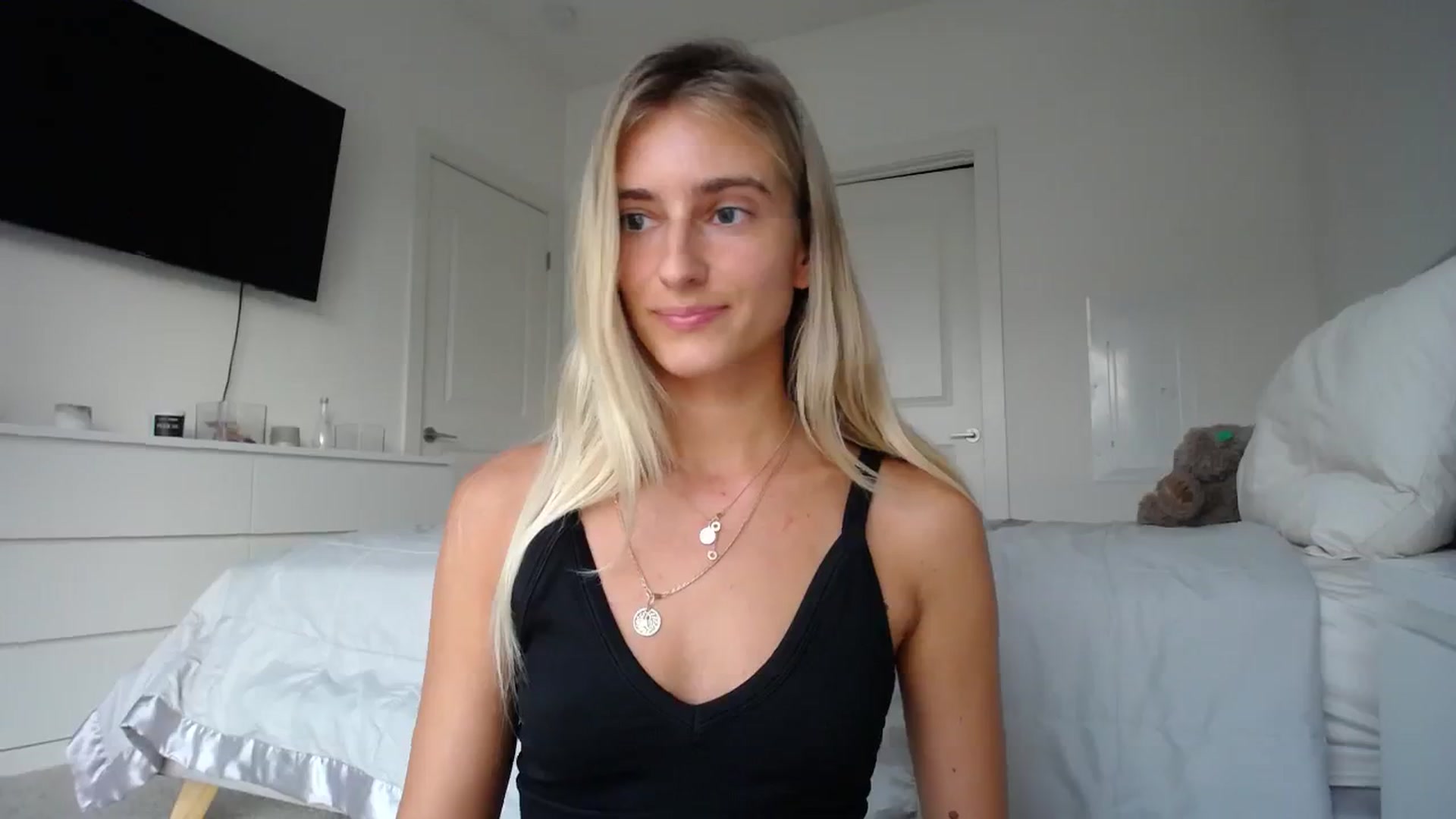 Gallery image thumbnail from Vodka_Queen's myfreecams stream on, 08/05/2023, 03:07 image 19 of 20