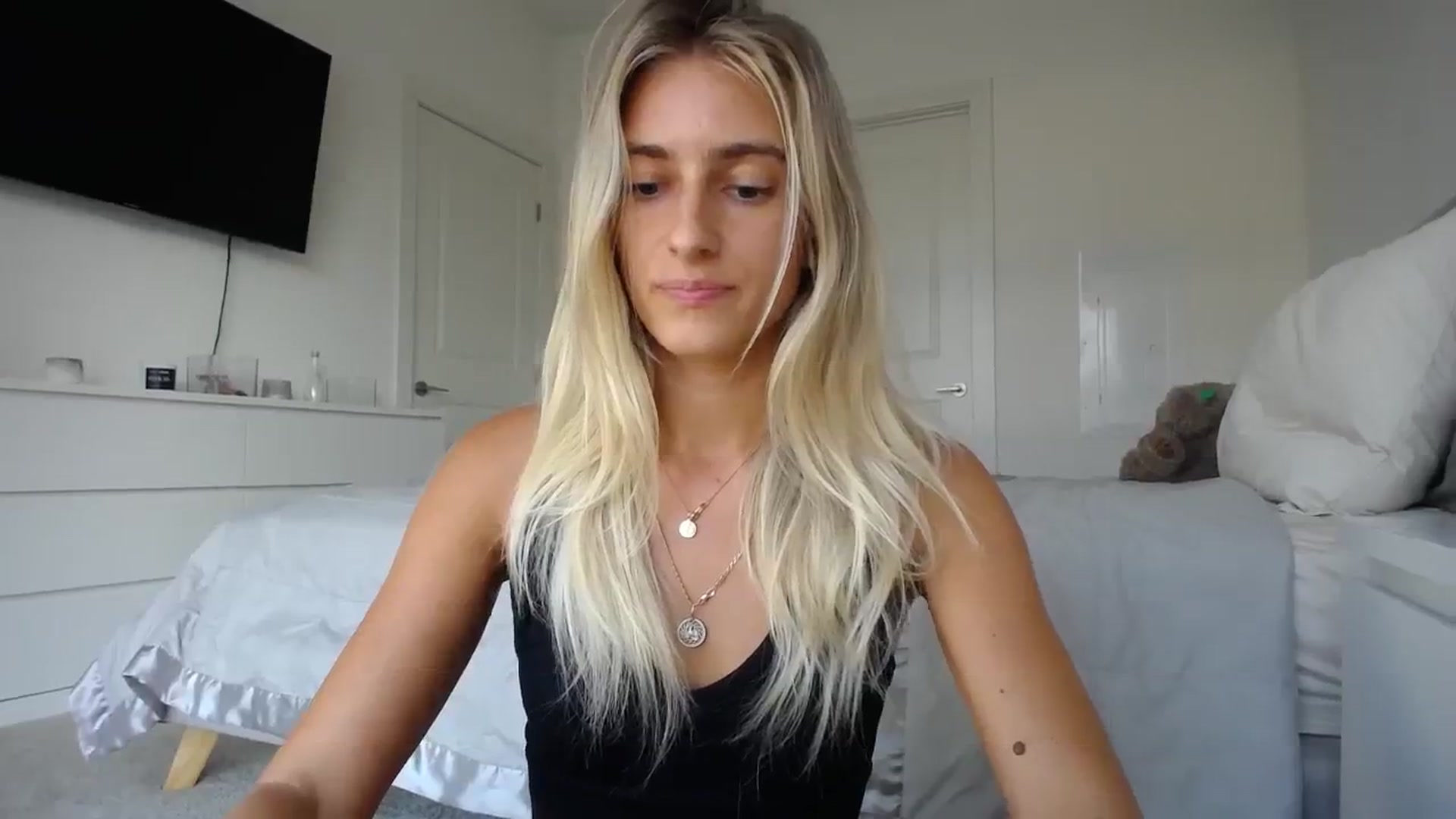 Gallery image thumbnail from Vodka_Queen's myfreecams stream on, 08/05/2023, 03:07 image 8 of 20
