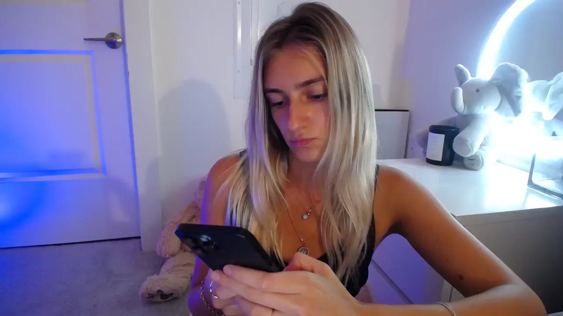 Gallery image thumbnail from Vodka_Queen's myfreecams stream on, 08/05/2023, 03:46 image 19 of 20
