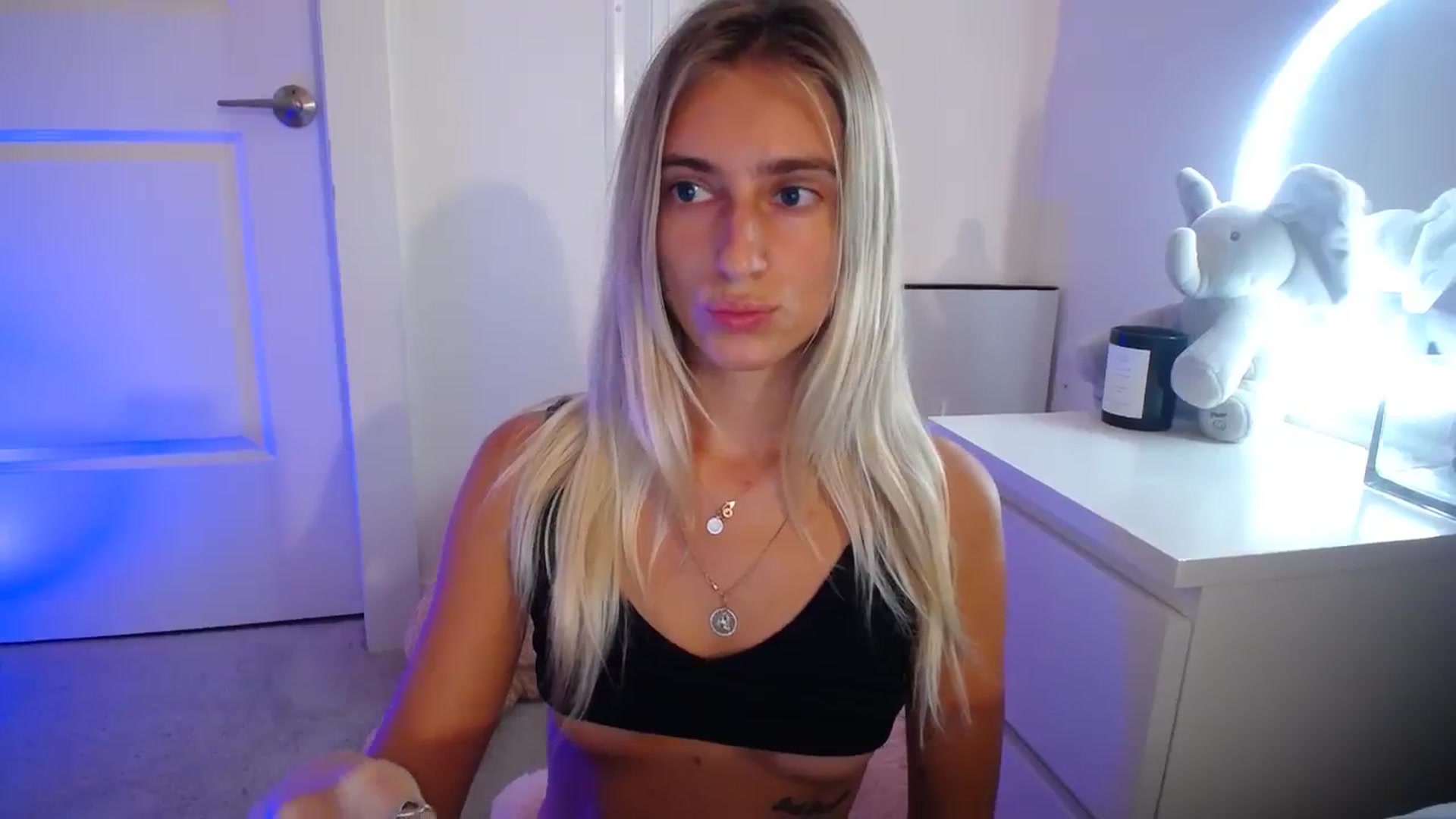 Gallery image thumbnail from Vodka_Queen's myfreecams stream on, 08/05/2023, 03:46 image 15 of 20