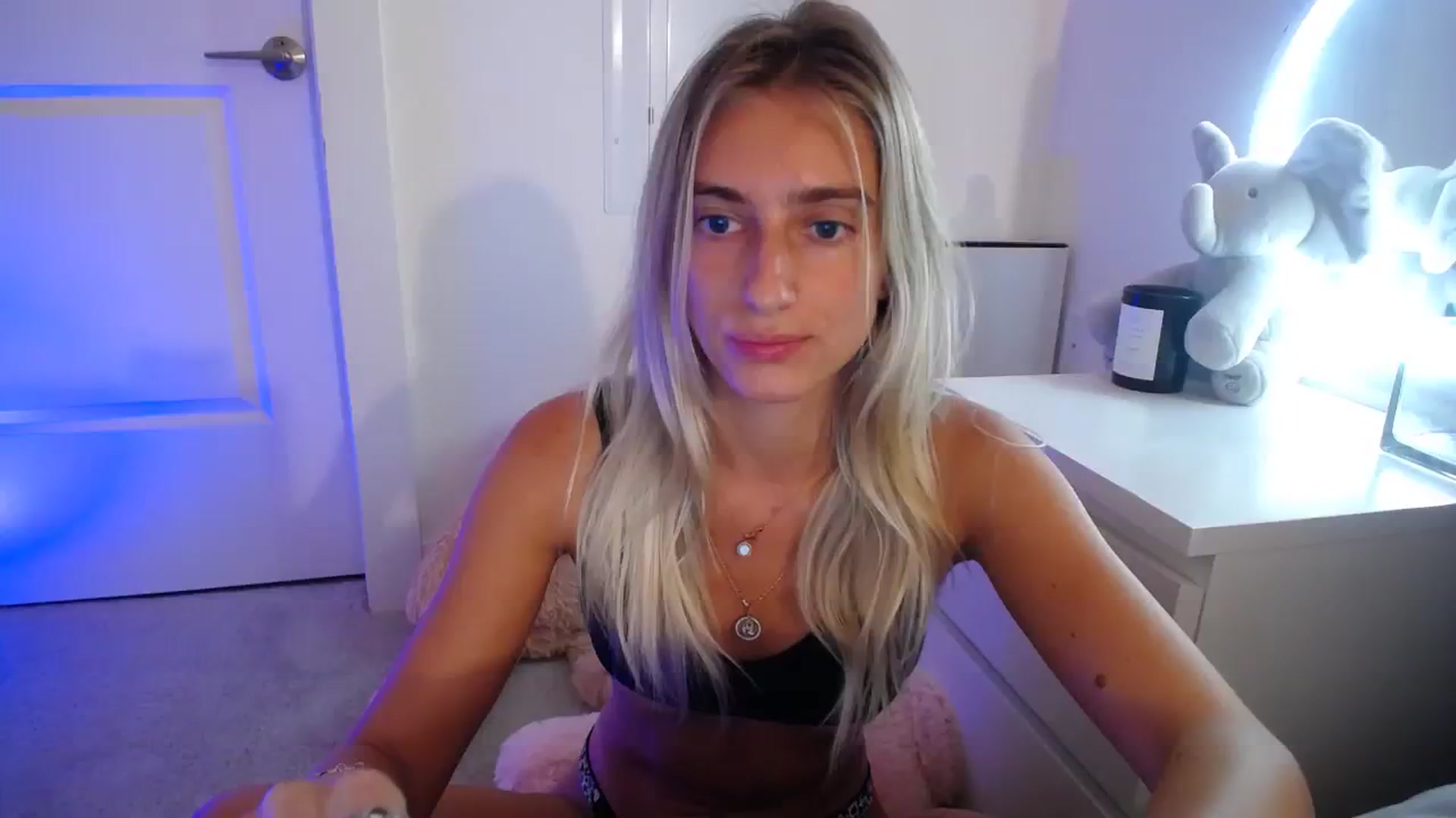 Gallery image thumbnail from Vodka_Queen's myfreecams stream on, 08/05/2023, 03:46 image 10 of 20