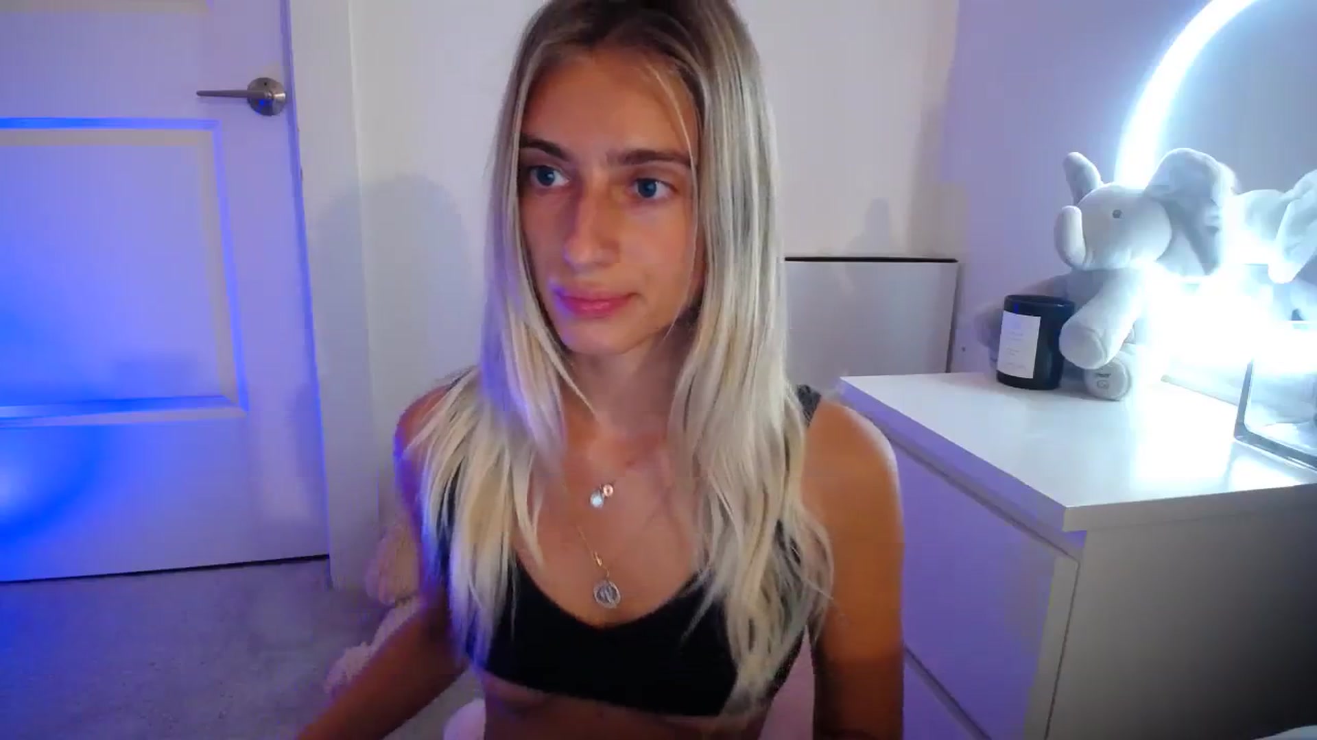 Gallery image thumbnail from Vodka_Queen's myfreecams stream on, 08/05/2023, 03:46 image 16 of 20