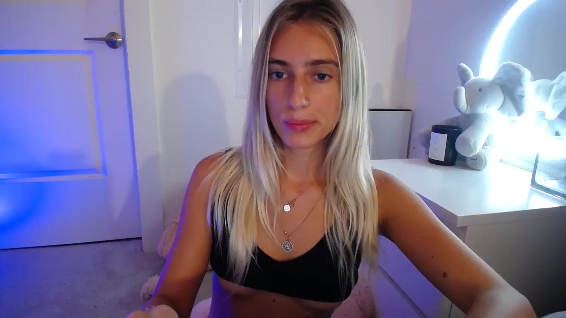 Gallery image thumbnail from Vodka_Queen's myfreecams stream on, 08/05/2023, 03:46 image 17 of 20