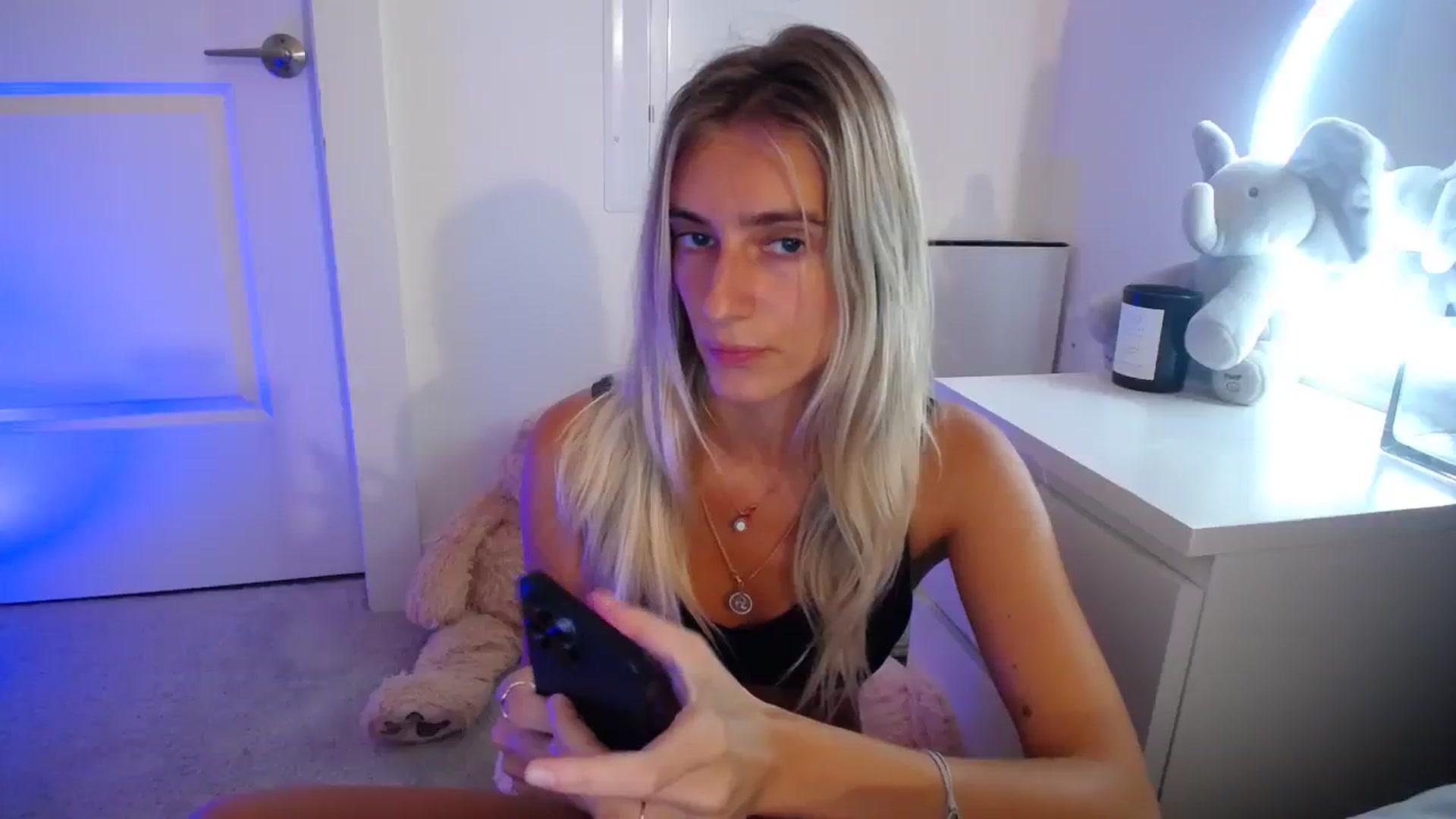 Gallery image thumbnail from Vodka_Queen's myfreecams stream on, 08/05/2023, 03:46 image 11 of 20