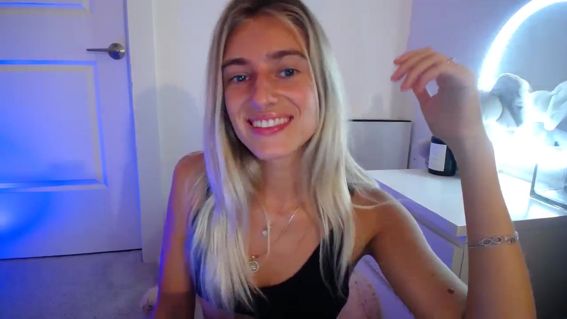 Gallery image thumbnail from Vodka_Queen's myfreecams stream on, 08/05/2023, 03:46 image 3 of 20