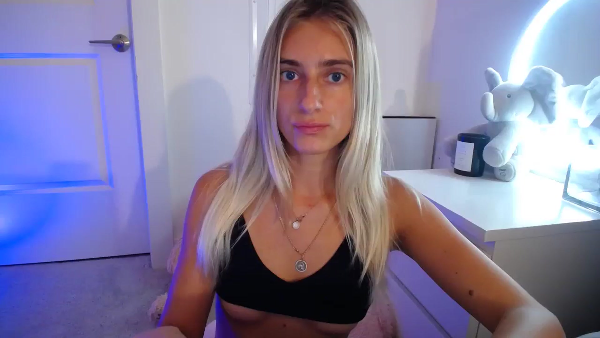 Gallery image thumbnail from Vodka_Queen's myfreecams stream on, 08/05/2023, 03:46 image 13 of 20