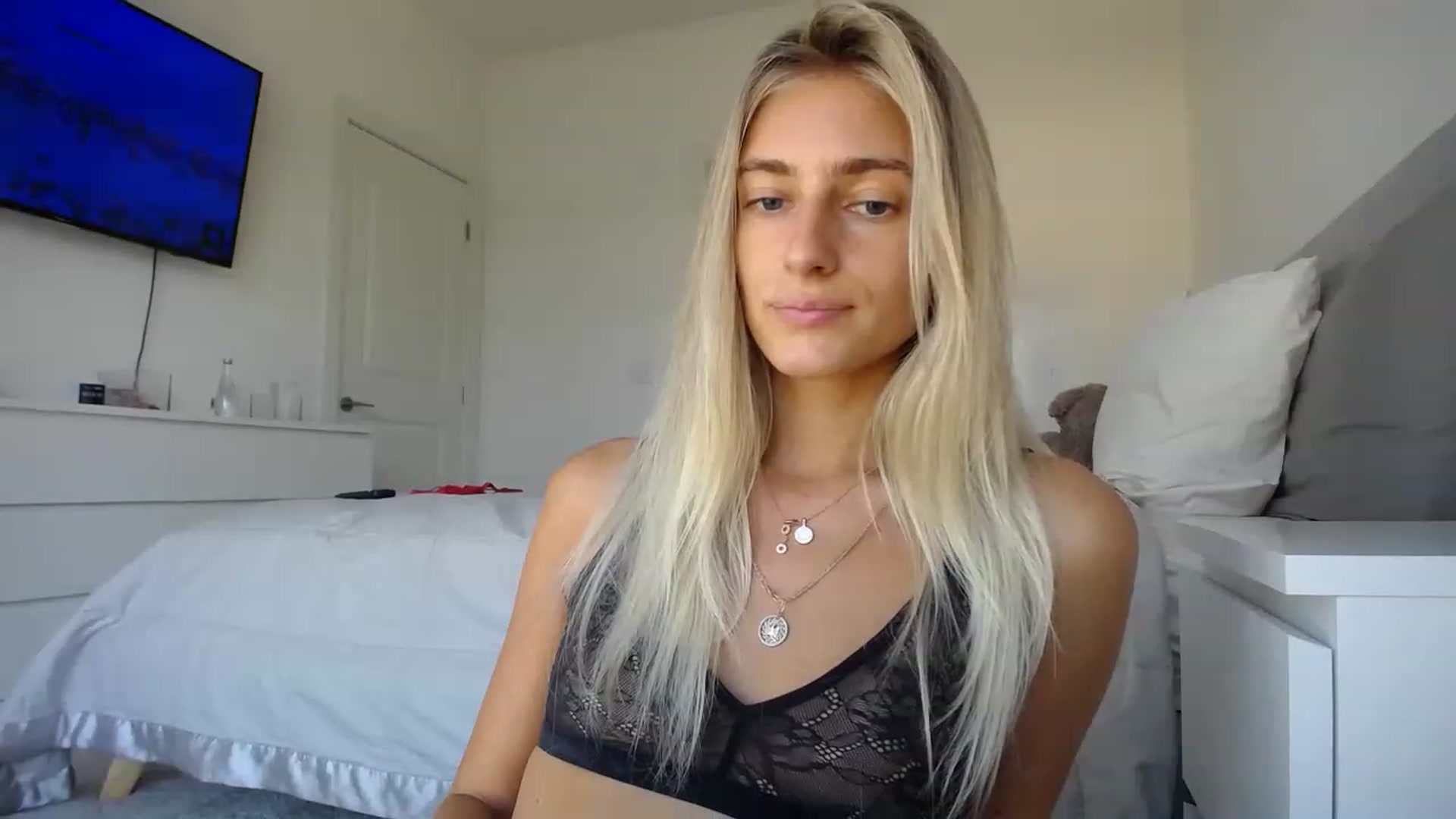 Gallery image thumbnail from Vodka_Queen's myfreecams stream on, 08/08/2023, 24:19 image 14 of 20