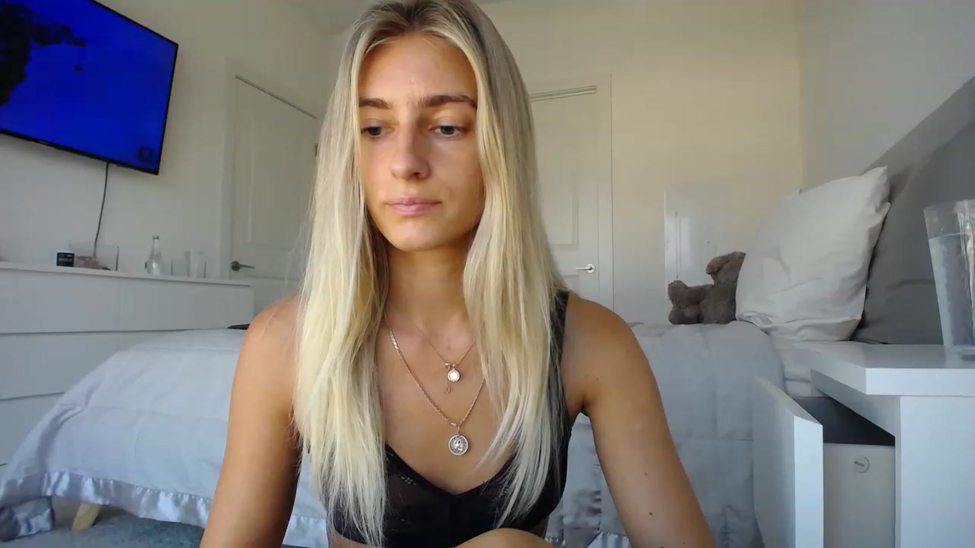 Gallery image thumbnail from Vodka_Queen's myfreecams stream on, 08/08/2023, 24:19 image 10 of 20