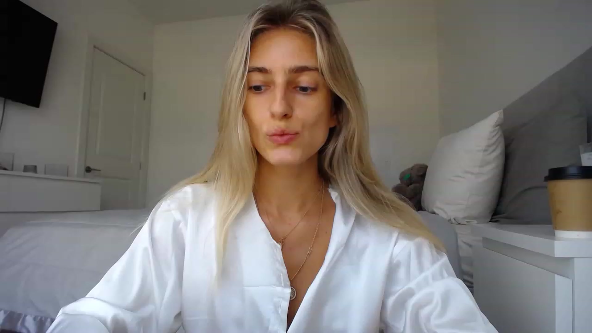 Gallery image thumbnail from Vodka_Queen's myfreecams stream on, 08/10/2023, 20:49 image 13 of 20