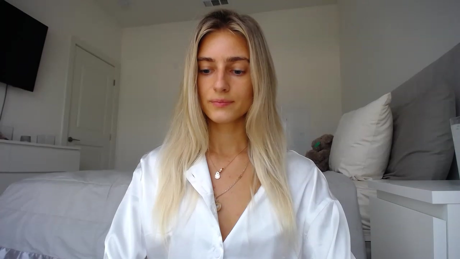 Gallery image thumbnail from Vodka_Queen's myfreecams stream on, 08/10/2023, 20:49 image 19 of 20
