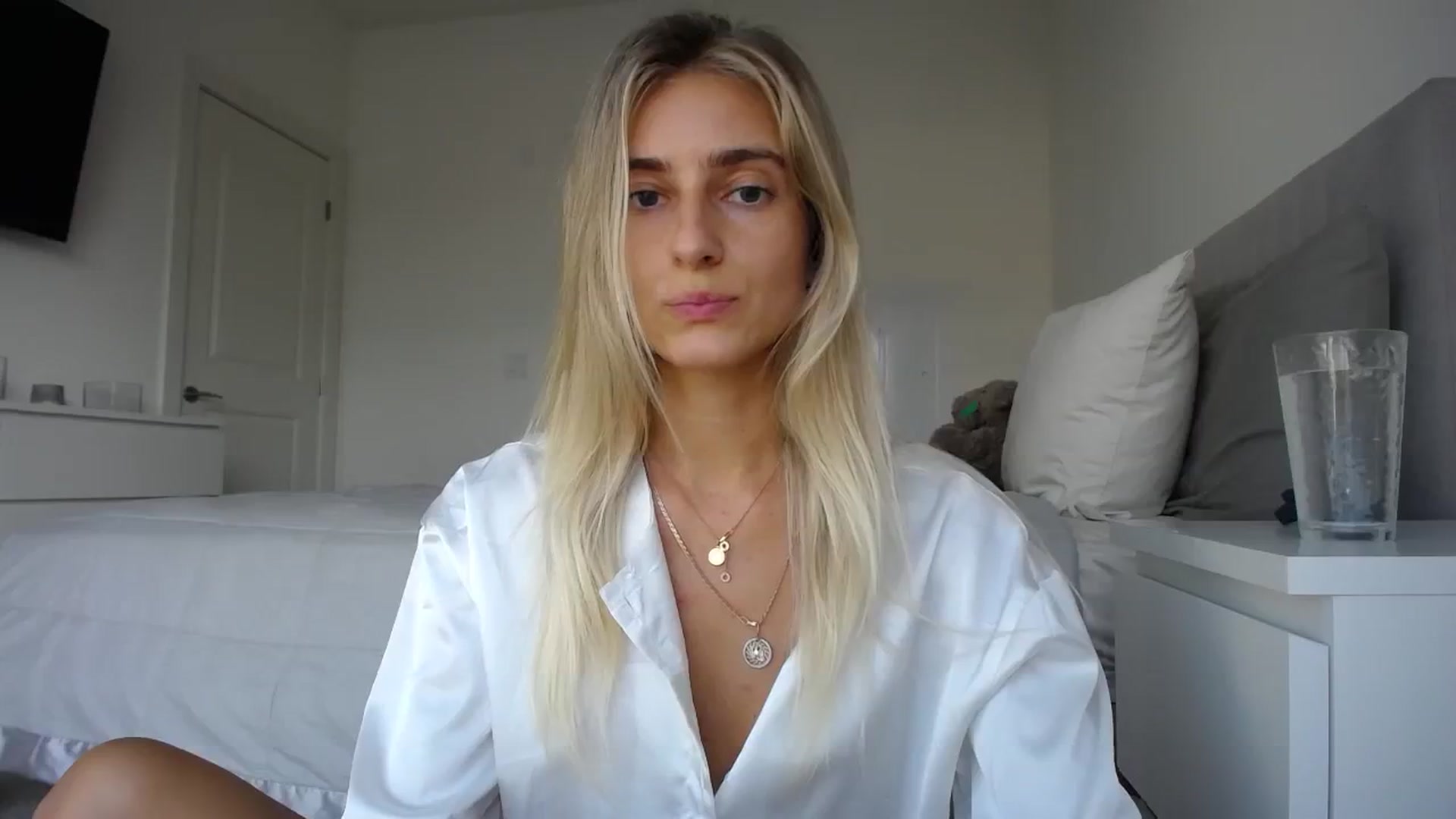 Gallery image thumbnail from Vodka_Queen's myfreecams stream on, 08/11/2023, 01:37 image 12 of 20