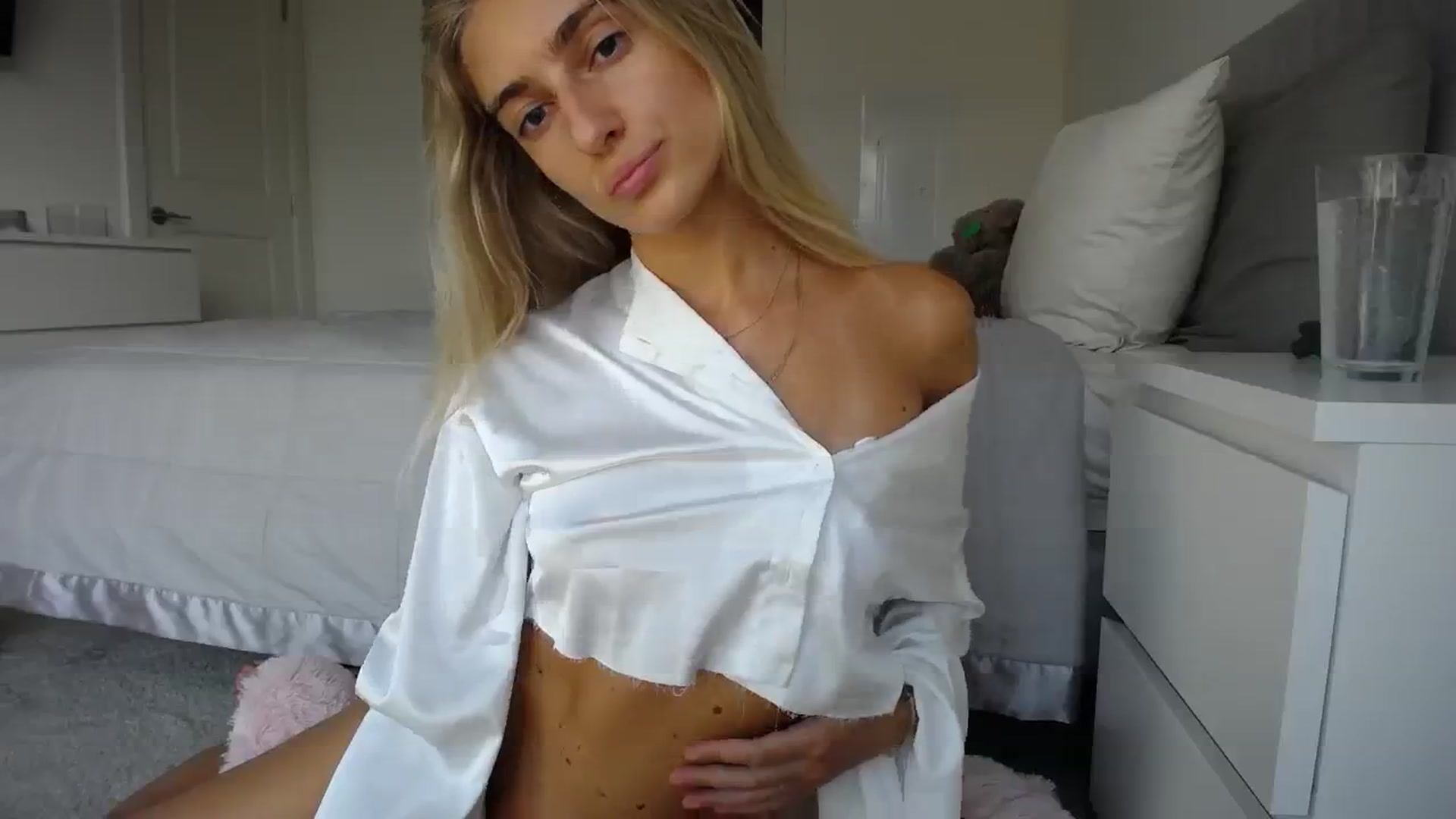 Gallery image thumbnail from Vodka_Queen's myfreecams stream on, 08/11/2023, 01:37 image 16 of 20