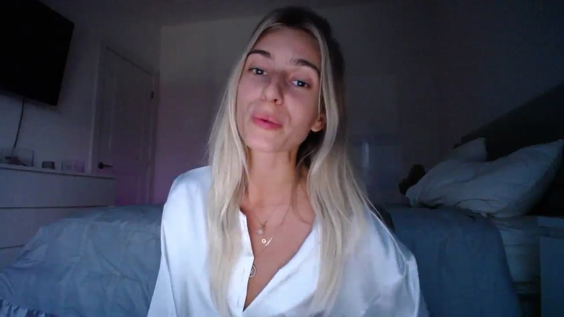 Gallery image thumbnail from Vodka_Queen's myfreecams stream on, 08/11/2023, 04:15 image 9 of 20