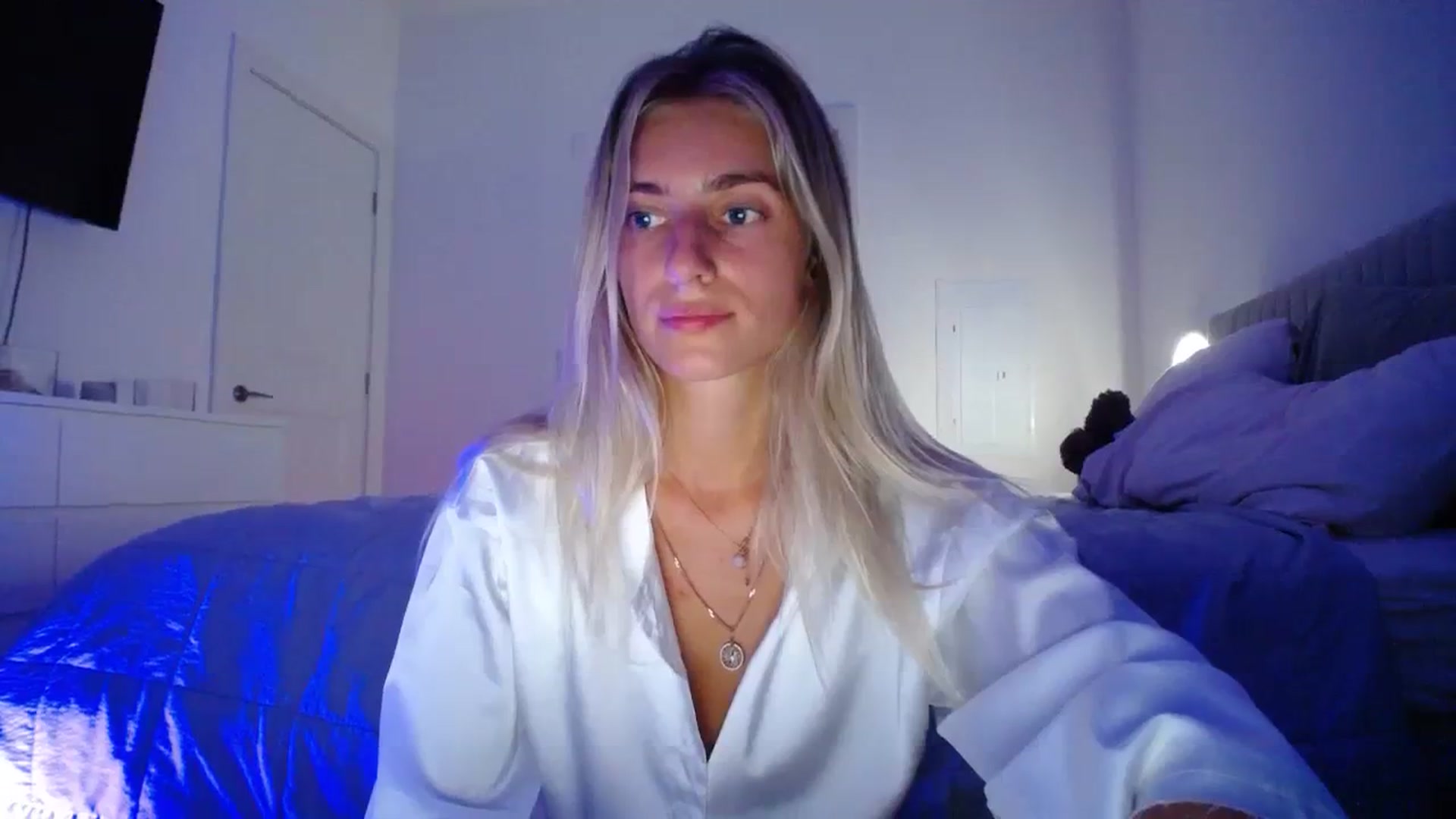Gallery image thumbnail from Vodka_Queen's myfreecams stream on, 08/11/2023, 04:15 image 19 of 20