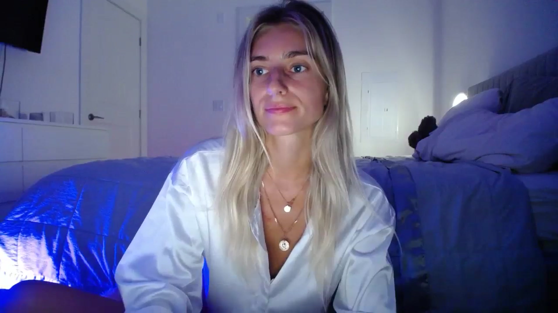 Gallery image thumbnail from Vodka_Queen's myfreecams stream on, 08/11/2023, 04:15 image 16 of 20