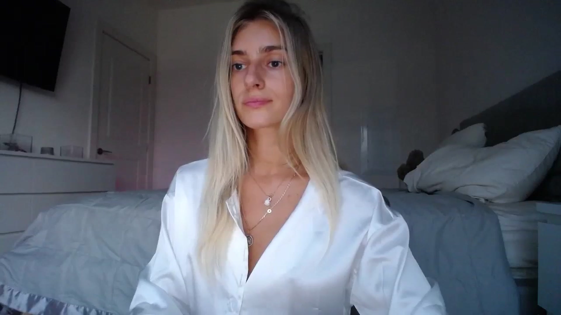 Gallery image thumbnail from Vodka_Queen's myfreecams stream on, 08/11/2023, 04:15 image 8 of 20