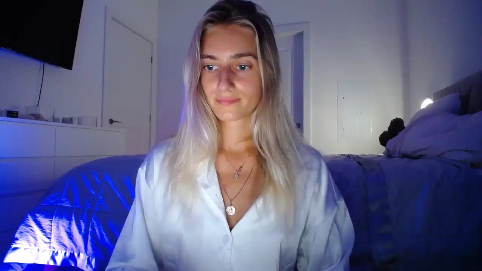 Gallery image thumbnail from Vodka_Queen's myfreecams stream on, 08/11/2023, 05:35 image 4 of 20