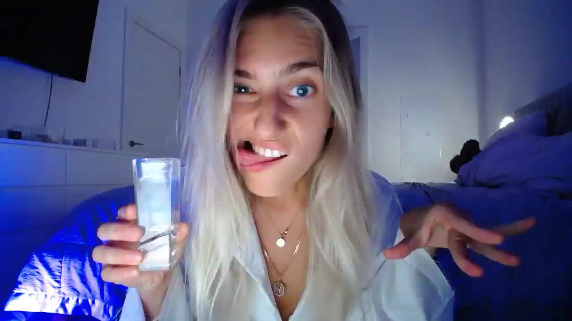 Gallery image thumbnail from Vodka_Queen's myfreecams stream on, 08/11/2023, 05:35 image 3 of 20