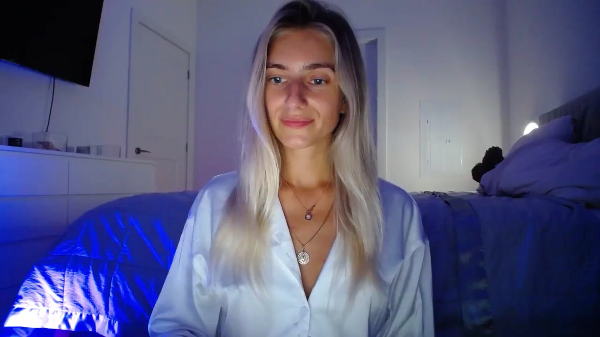 Gallery image thumbnail from Vodka_Queen's myfreecams stream on, 08/11/2023, 05:35 image 1 of 20