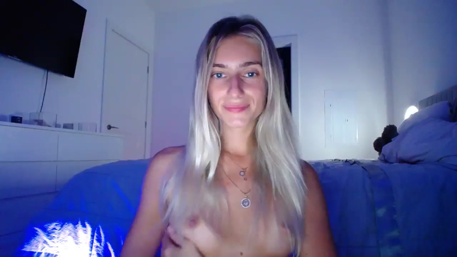 Gallery image thumbnail from Vodka_Queen's myfreecams stream on, 08/11/2023, 05:35 image 18 of 20