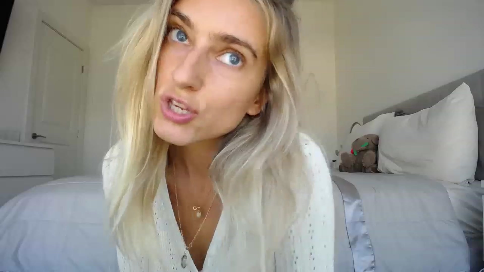 Gallery image thumbnail from Vodka_Queen's myfreecams stream on, 08/16/2023, 23:13 image 17 of 20
