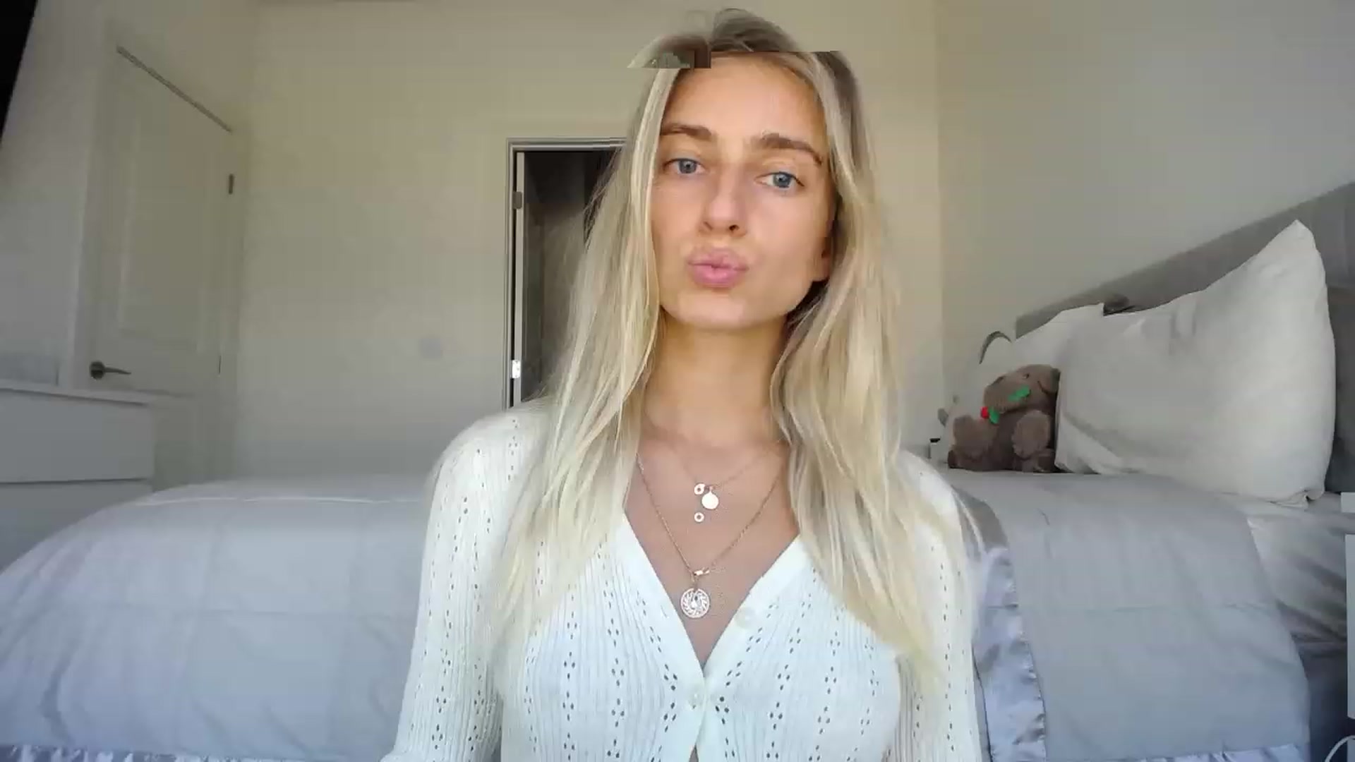 Gallery image thumbnail from Vodka_Queen's myfreecams stream on, 08/16/2023, 23:13 image 20 of 20