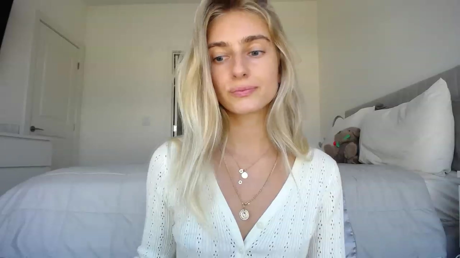 Gallery image thumbnail from Vodka_Queen's myfreecams stream on, 08/16/2023, 23:13 image 16 of 20