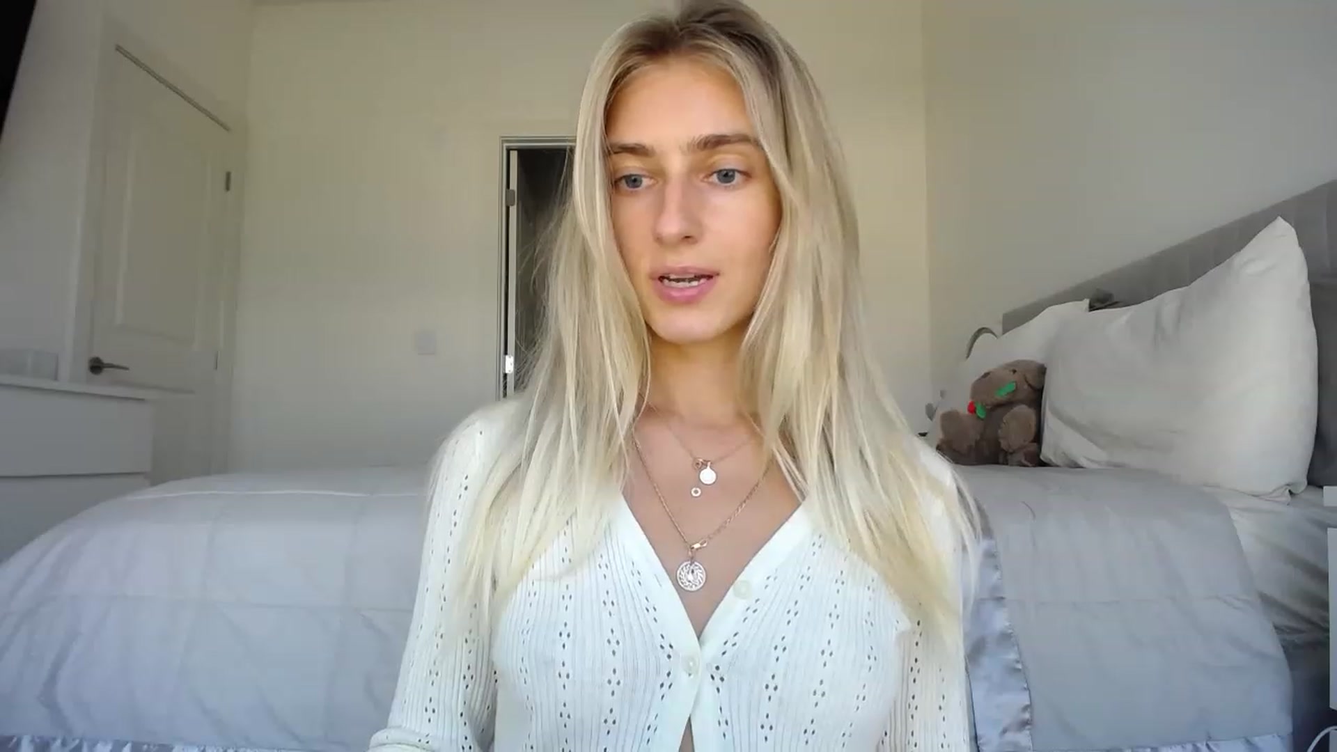 Gallery image thumbnail from Vodka_Queen's myfreecams stream on, 08/16/2023, 23:13 image 19 of 20
