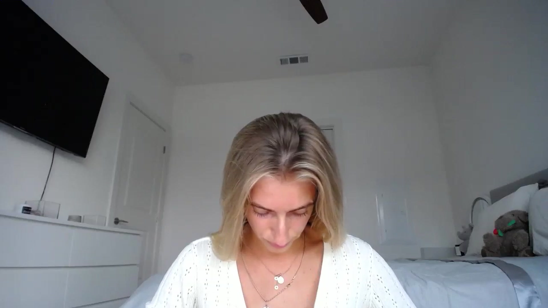 Gallery image thumbnail from Vodka_Queen's myfreecams stream on, 08/17/2023, 03:40 image 5 of 20