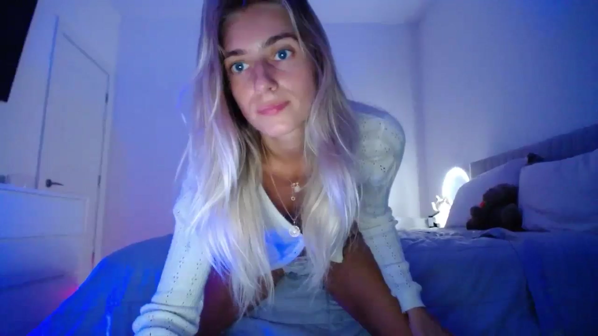 Gallery image thumbnail from Vodka_Queen's myfreecams stream on, 08/17/2023, 03:40 image 15 of 20