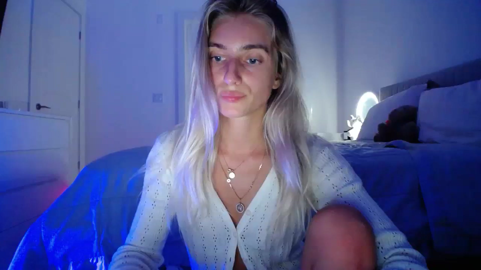 Gallery image thumbnail from Vodka_Queen's myfreecams stream on, 08/17/2023, 03:40 image 14 of 20