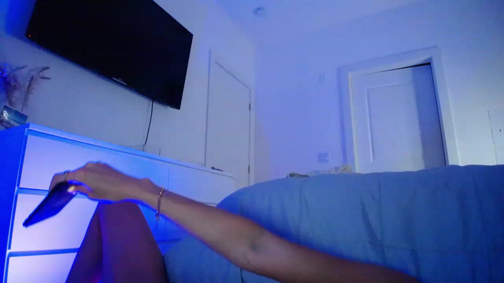 Gallery image thumbnail from Vodka_Queen's myfreecams stream on, 08/17/2023, 06:03 image 4 of 20
